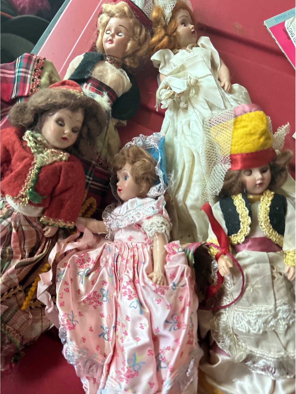 5 vintage dolls poor condition